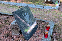 Cmentarz wojenny - mogiła polskiego żołnierza